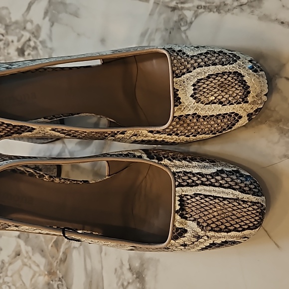 Ramona Shoes, Size 9 - Picture 3 of 5